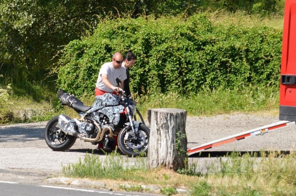 Nuda, tosta, ad acqua: è la nuova Monster?