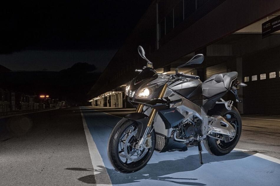Aprilia Tuono V4 ABS: over the top