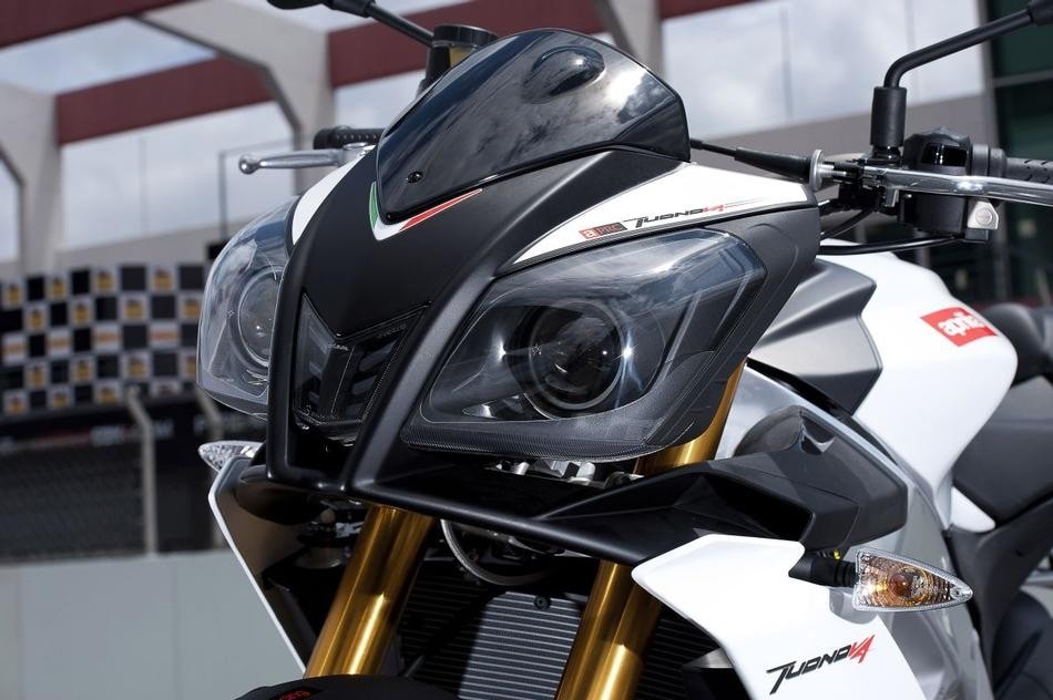 Aprilia Tuono V4 R Abs: evoluzione senza compromessi
