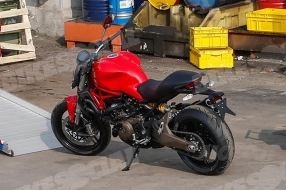 Ducati Monster 821, le foto spia