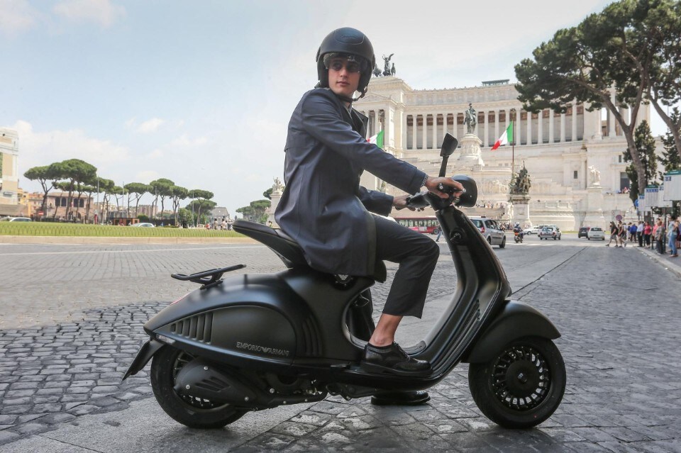 Arriva la Vespa 946 Emporio Armani