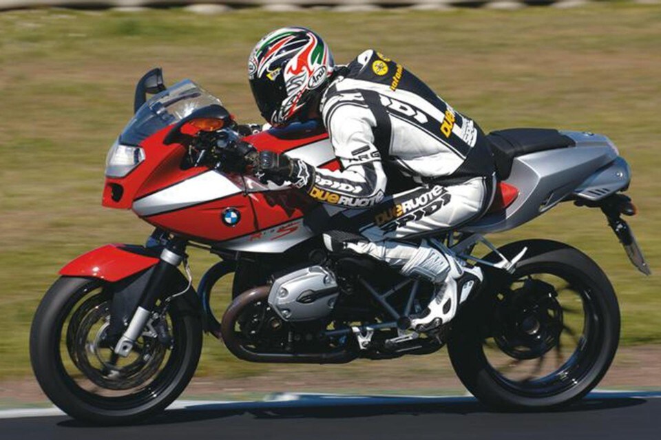 BMW R 1200 S: un boxer per tutte le stagioni