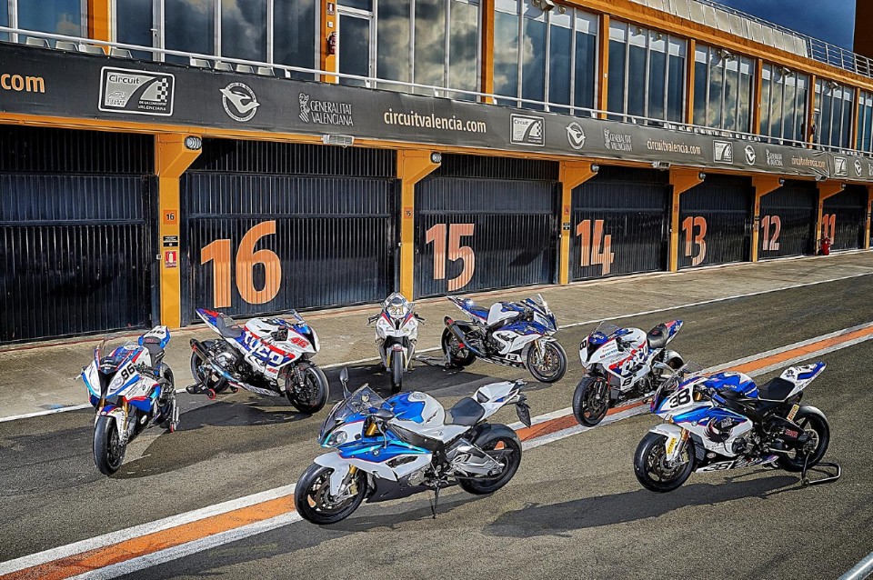 BMW S 1000 RR SBK: un giorno da pilota ufficiale 