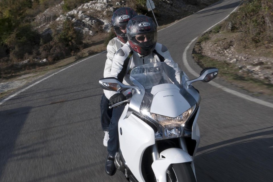 Discutiamone: in moto con il passeggero