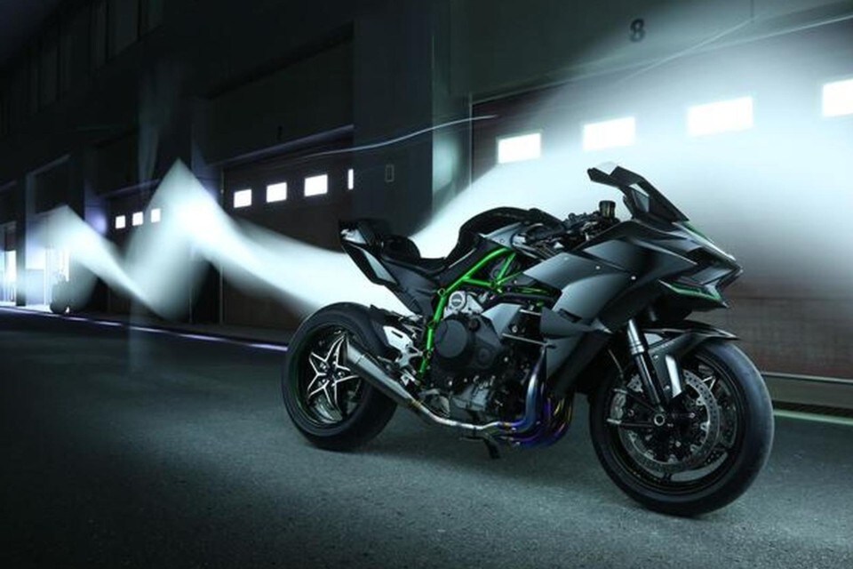 Kawasaki Ninja H2 e H2R: aperte le prenotazioni