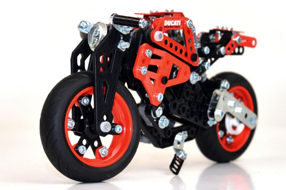 Una Ducati da costruire con il Meccano