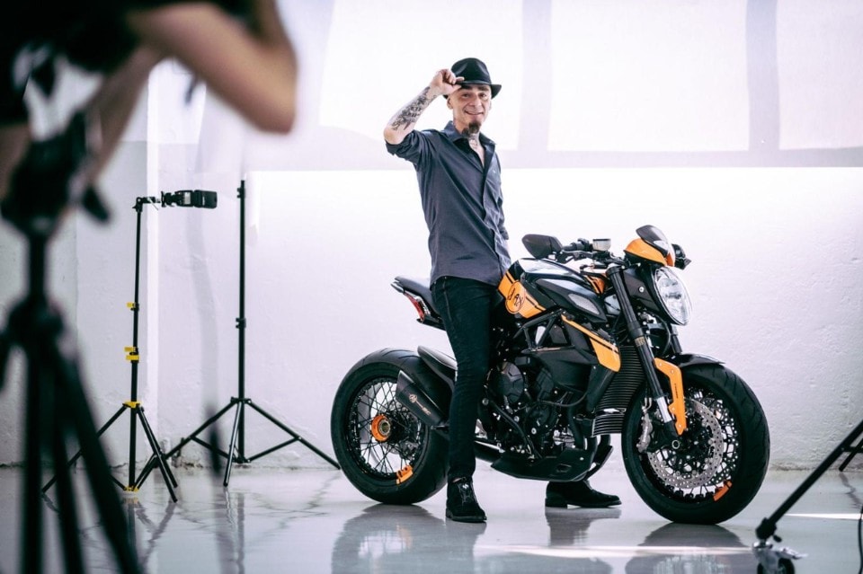 Una MV Agusta Dragster 800 RR per J-Ax