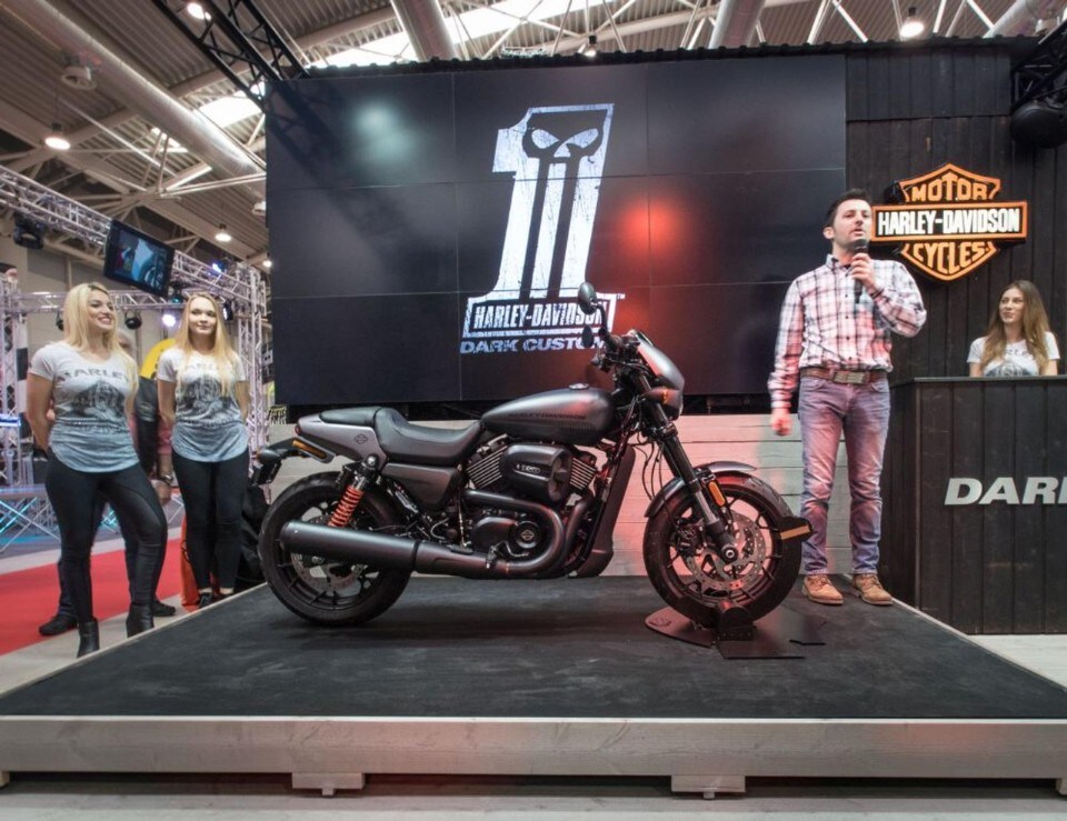 Harley-Davidson: debutta la Street Rod!