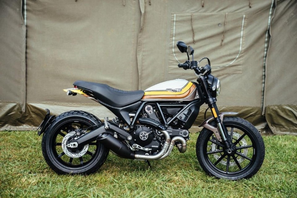 Ducati, a Wheels and Waves la nuova Scrambler firmata Roland Sands