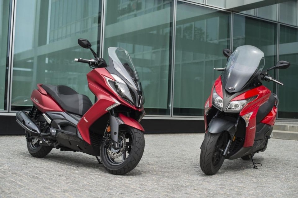 Kymco vede rosso: due nuovi colori per Downtown e X-Town