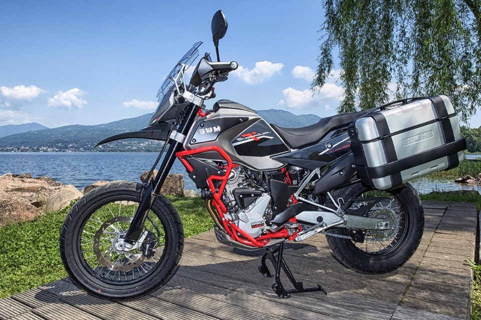 SWM Motorcycles Superdual: in omaggio il kit per viaggiare