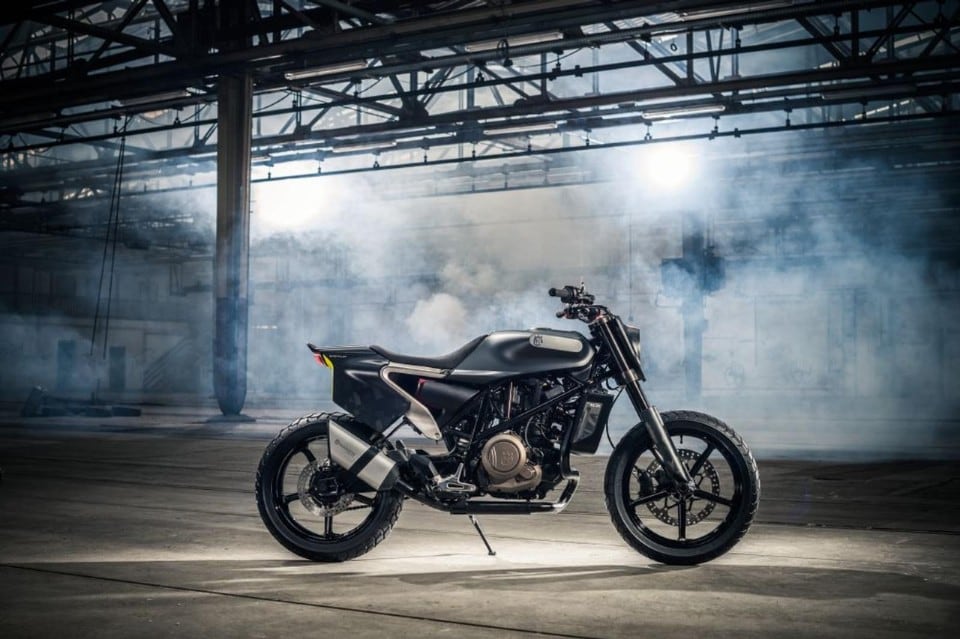 Husqvarna Svartpilen 701, omaggio al Flat Track