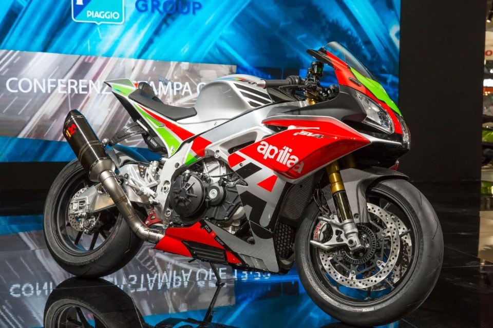  Aprilia Racing Factory Works, l'RSV4 mette le ali