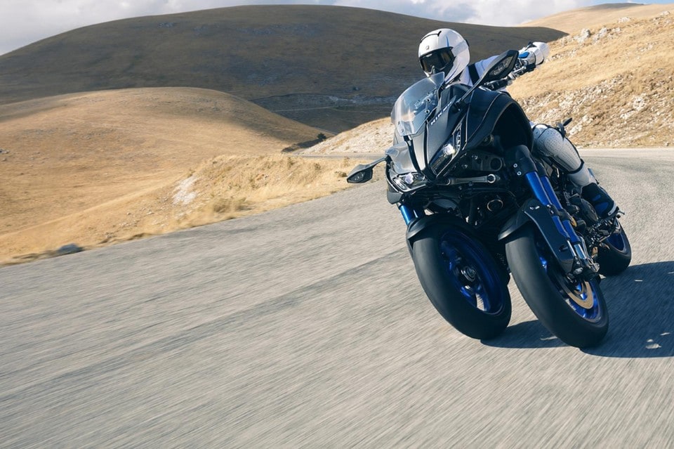 Tre ruote: come funziona la SOSPENSIONE della Niken