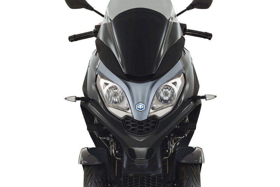 MP3 300 hpe, il nuovo tre ruote compatto di Piaggio