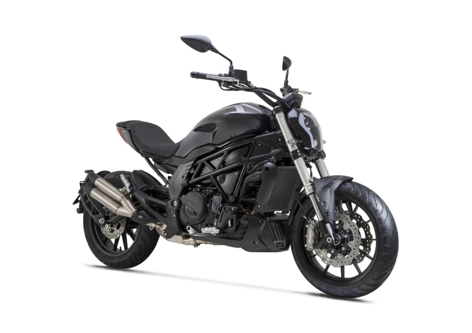 Benelli 502C: arriva la dragster da mezzo litro