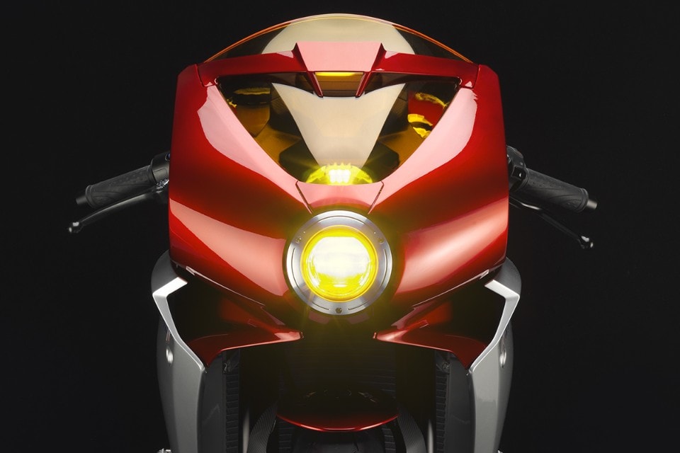 MV Agusta soprende a EICMA con la Superveloce 800 