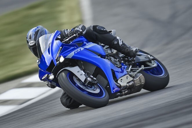 YZF-R1: Yamaha rinnova la supersportiva