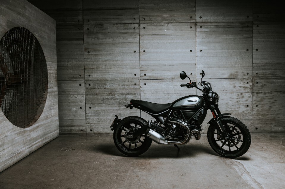 Scrambler, arriva la Icon Dark