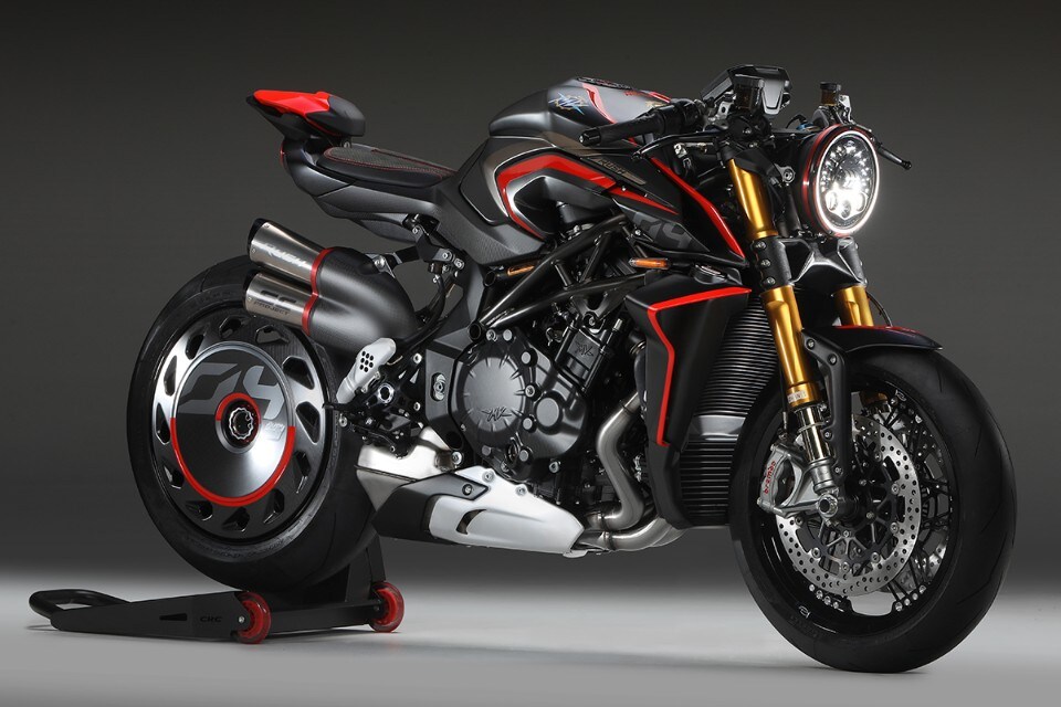MV Agusta RUSH 1000: la “bruciasemafori”