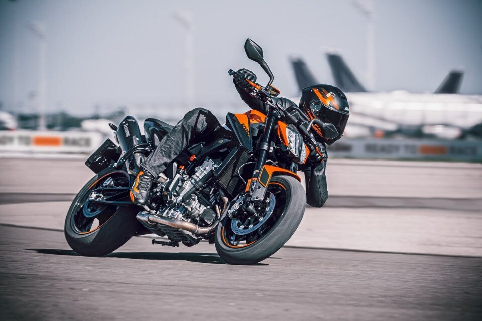 KTM 890 Duke: ecco la nuova media della Casa austriaca