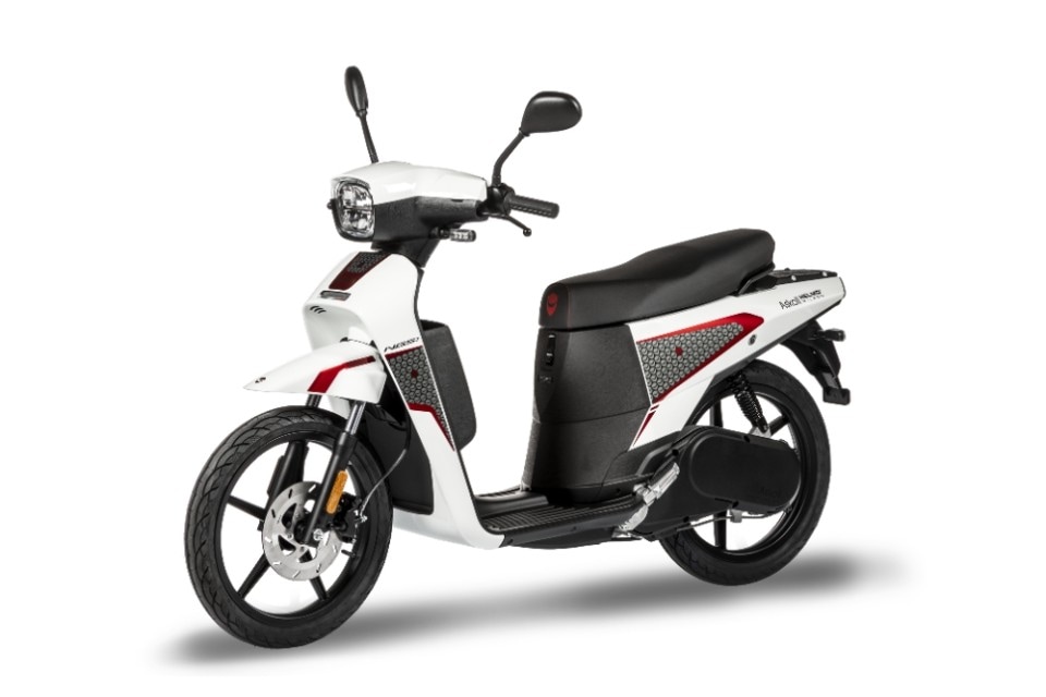 Askoll NGS3 by Helmo Milano: lo scooter coordinato col casco