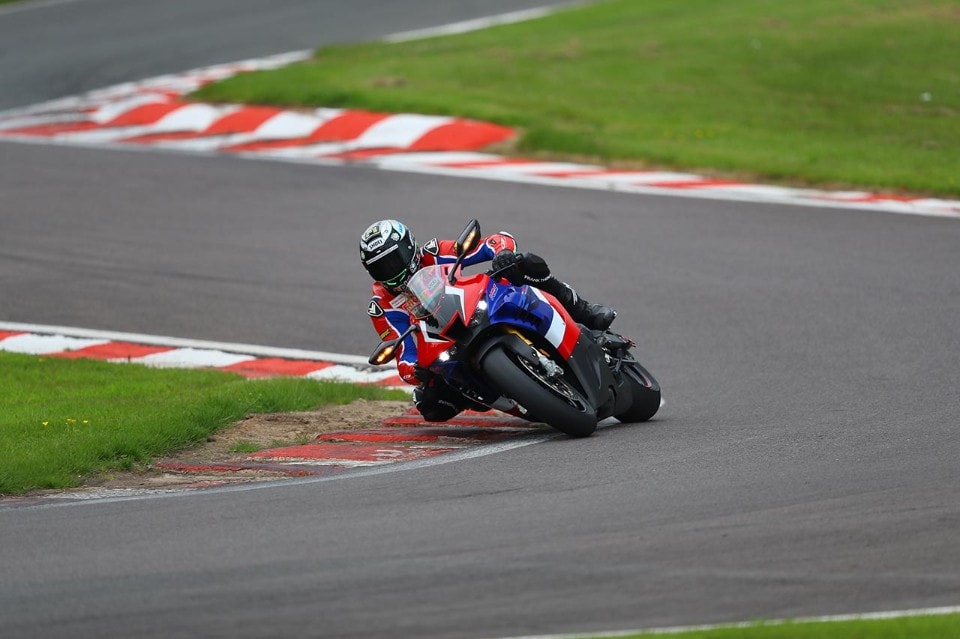 Quanto è VELOCE una CBR di serie?