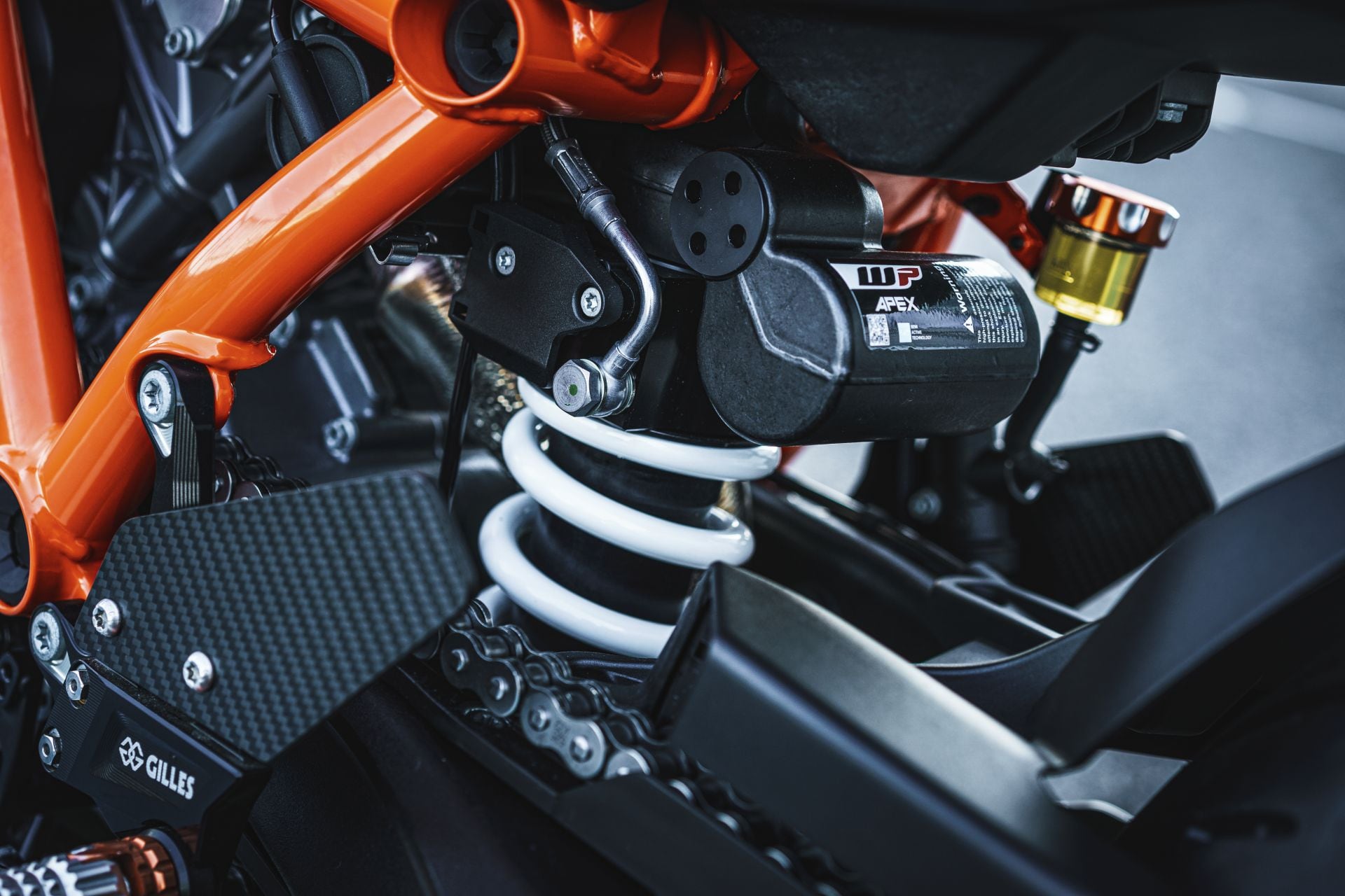 KTM 1290 Super Duke R EVO: più cervello, stessi muscoli per la BESTIA