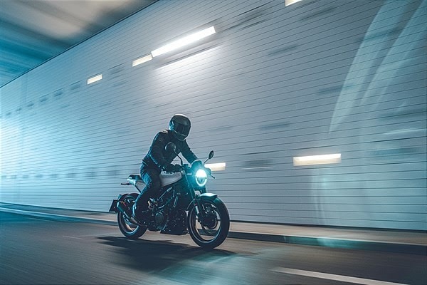 Husqvarna: le versioni 2022 di Svartpilen e Vitpilen