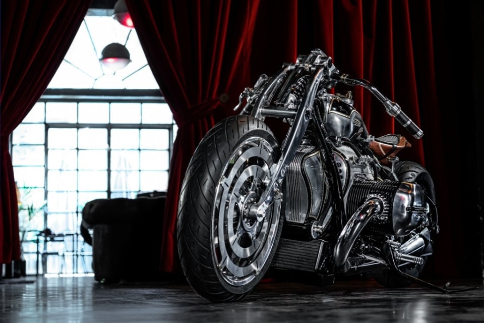 R 18 Magnifica by Officine Riunite Milanesi e Radikal Chopper  