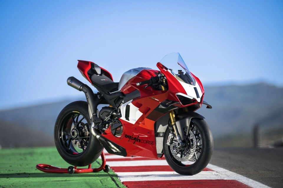 Ducati Panigale V4 R 2023: un’arma da pista senza compromessi