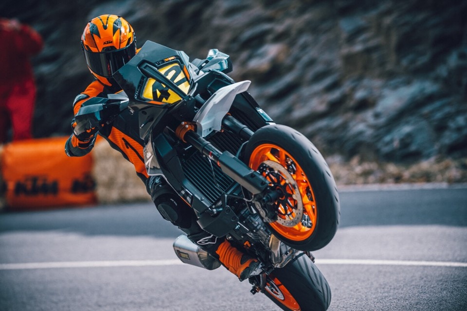 Torna la KTM 890 SMT, via di mezzo tra motard e adventure