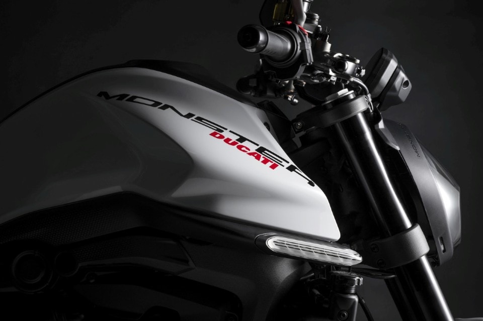 Ducati Monster, arriva la livrea Iceberg White