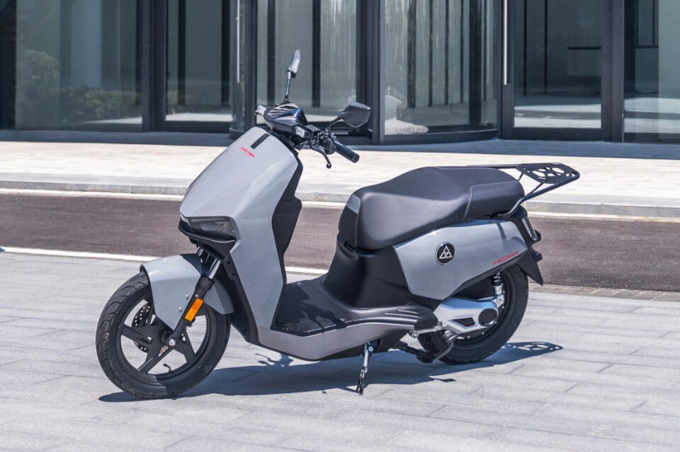Il nuovo scooter elettrico Starkcyber HC200