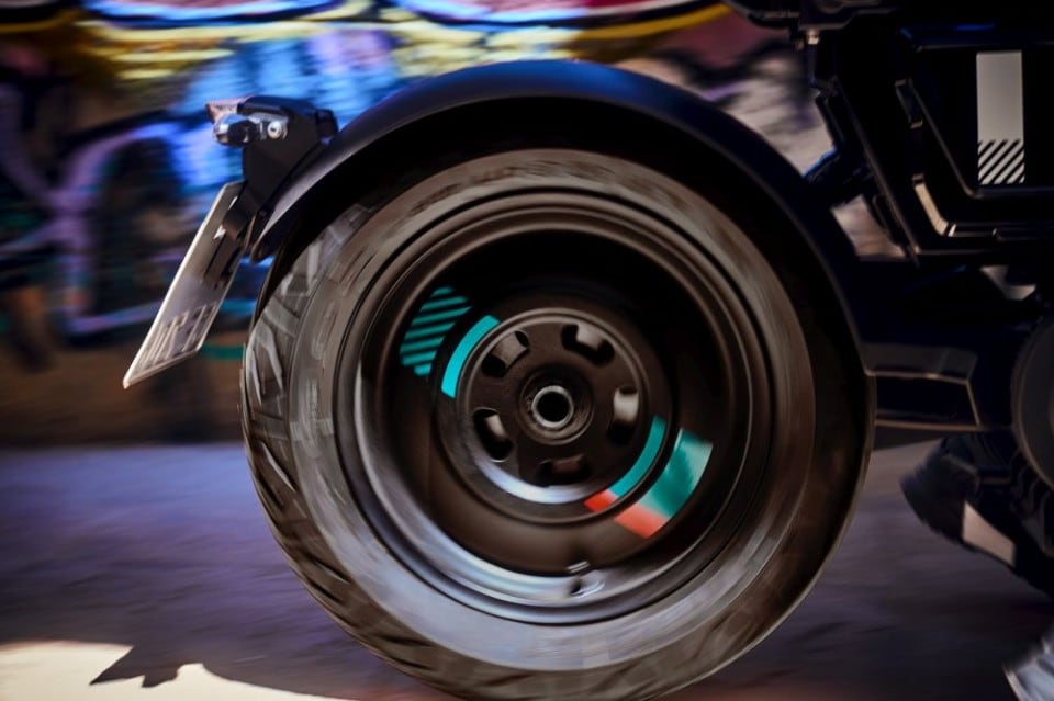 BMW CE 02, per il 2024 un cinquantino e un 125