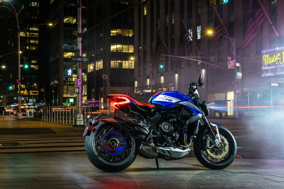 MV Agusta presenta la Dragster RR SCS America