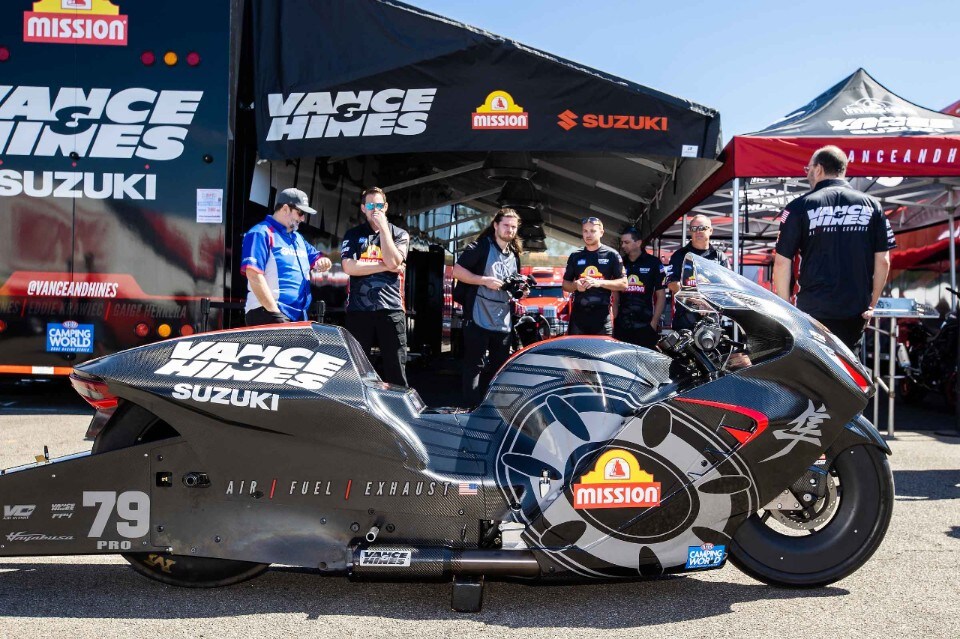 Vance & Hines Gen III Hayabusa, la bruciasemafori (letteralmente)