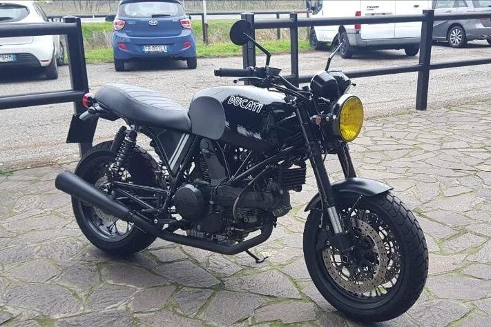 Una Ducati GT 1000 in veste Scrambler