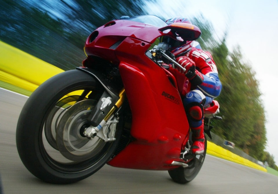 Ducati 999R: storia e caratteristiche