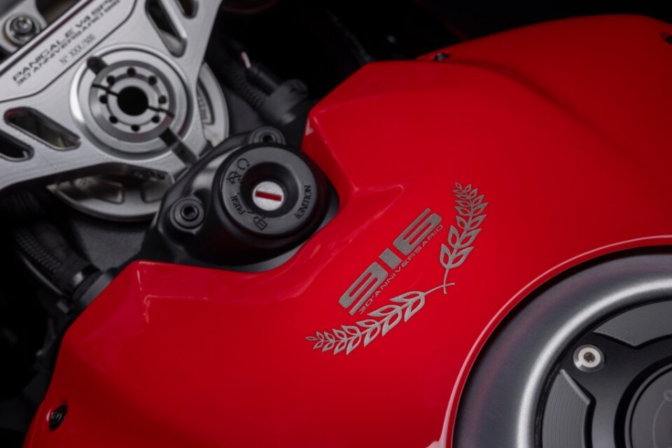 La nuova Ducati Panigale V4 SP2 30° Anniversario 916
