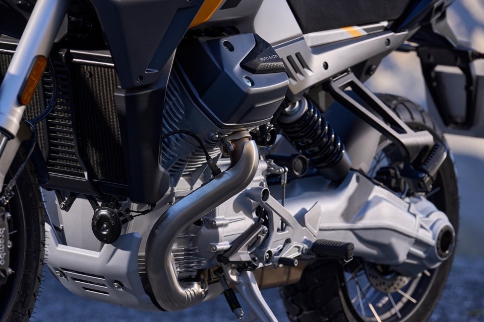 Nuova Moto Guzzi Stelvio: tutti i dettagli della nuova crossover italiana +VIDEO+