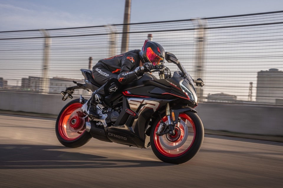 CFMOTO 450SR S, la sportivetta cinese è ancor più aggressiva