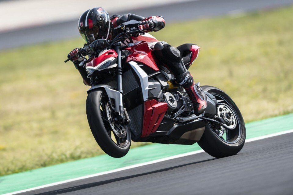Gli accessori Ducati Performance per Streetfighter V2