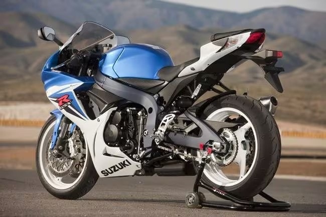 Suzuki GSX-R: la storia della supersportiva più longeva di sempre