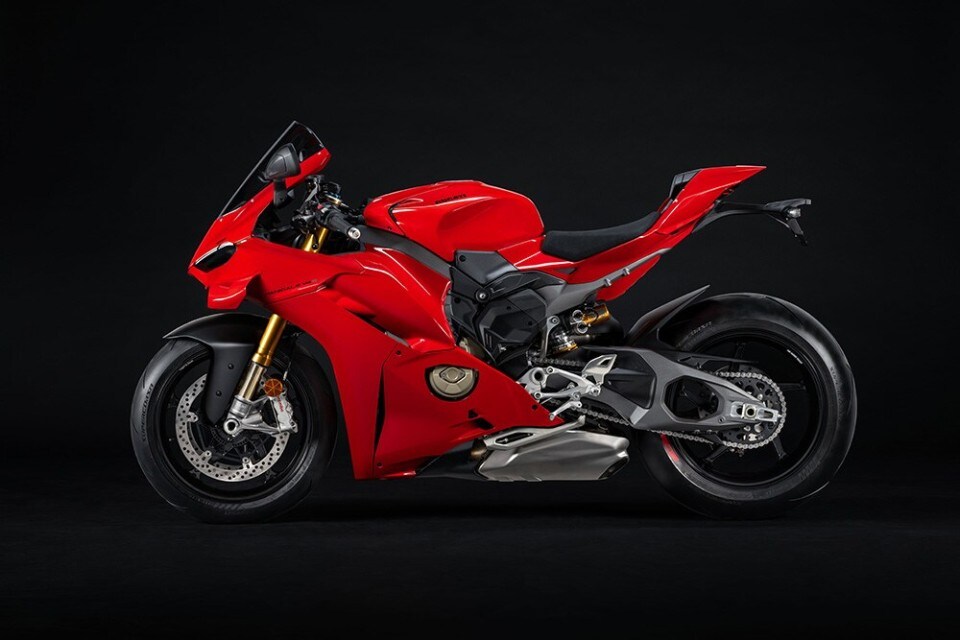 Ducati Panigale V4 2025: rivoluzione rossa
