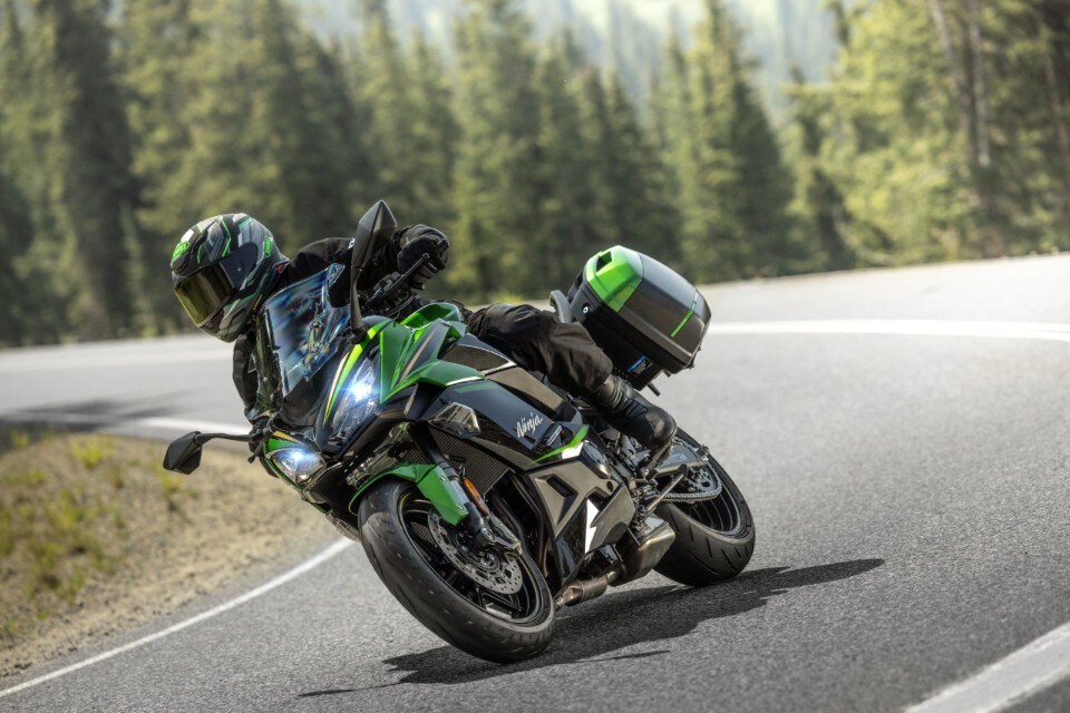 Kawasaki presenta per il 2025 la Ninja 1100SX