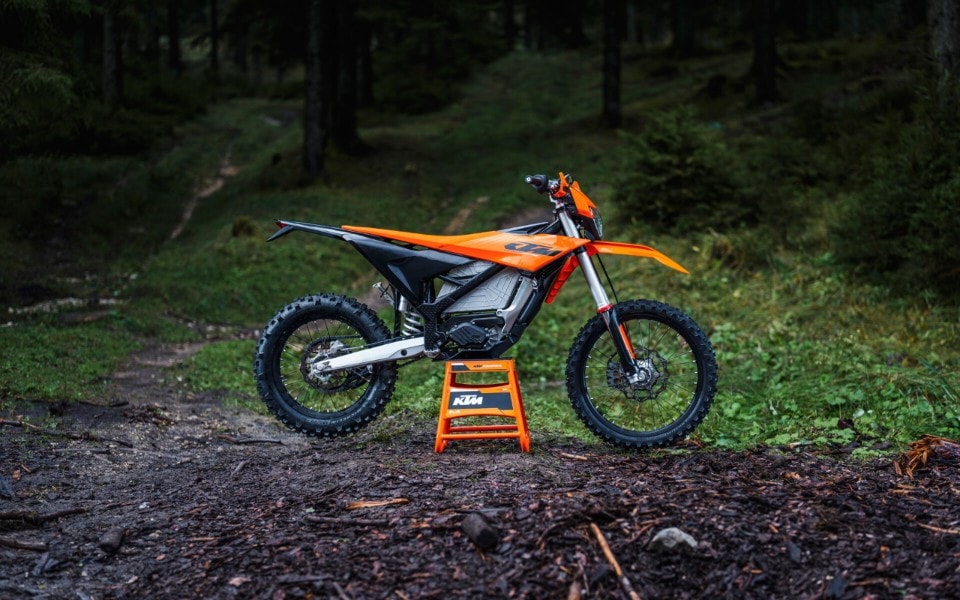 KTM non molla sull'elettrico e presenta la nuova Freeride E
