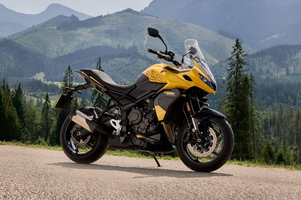 Triumph Tiger 800 Sport: la crossover sportiva con un nuovo motore 3 cilindri!