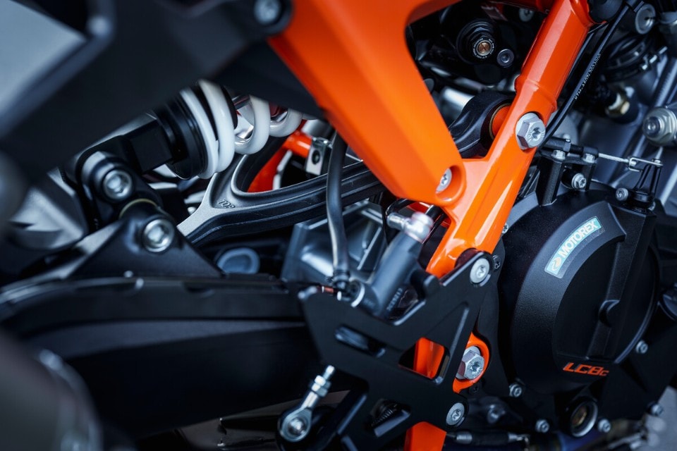 KTM 990 DUKE R: per chi vuole fare sul serio