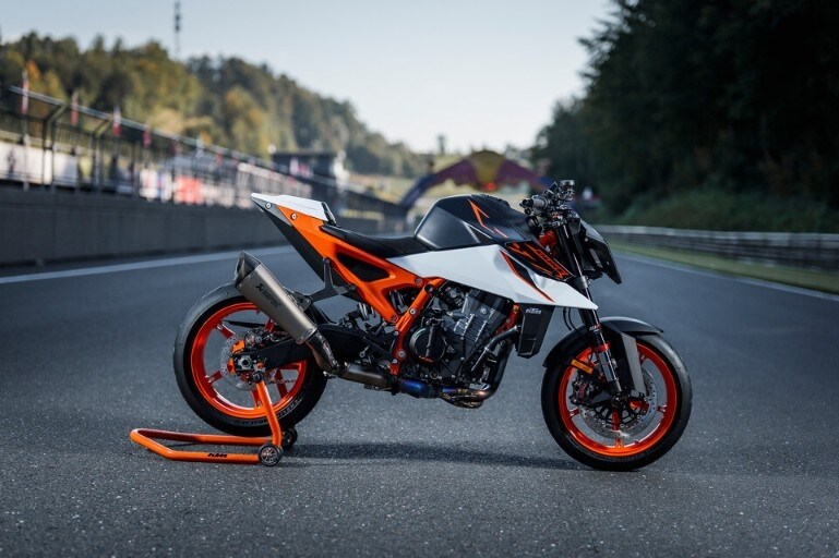 KTM 990 DUKE R: per chi vuole fare sul serio